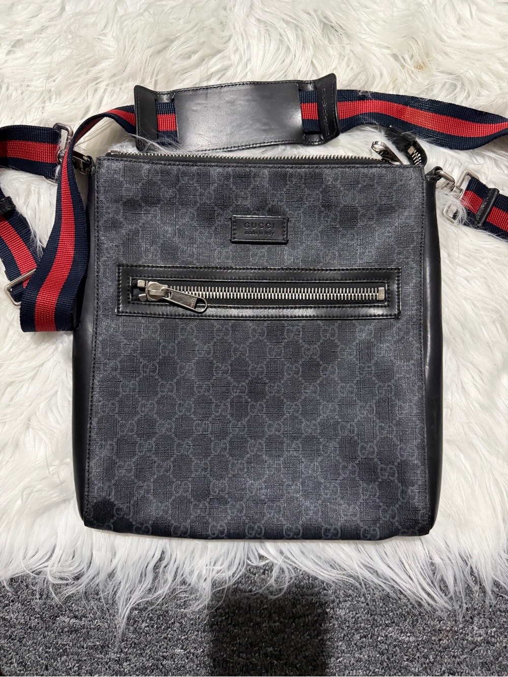 Pre-owned Gucci Black GG Supreme Messenger with Red & Navy Web Strap